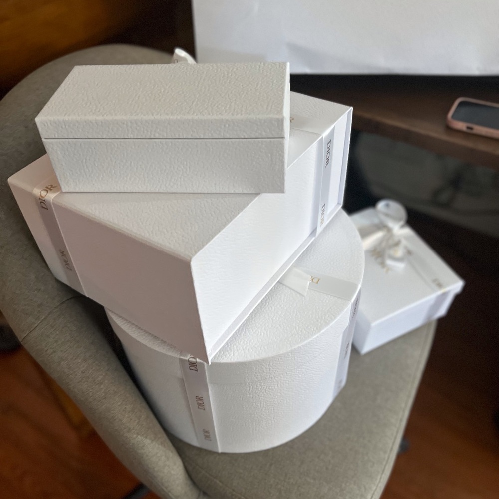 All size designer boxes, prefer to sale more than one.